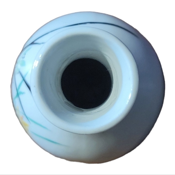 Vtg 70 Tiny Porcelain Gold Rim Bud Vase Butterfly Cattails Reeds Floral Asian - Picture 4 of 4